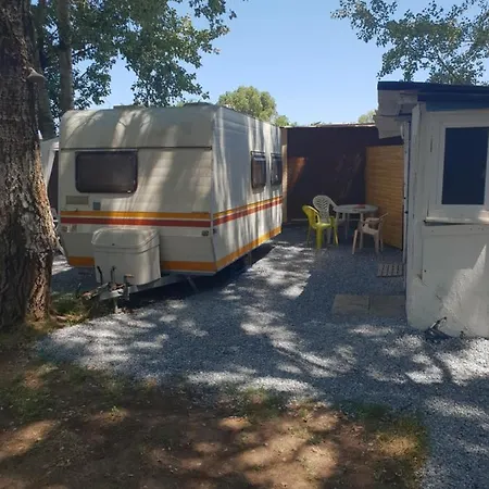 Cote Caravane Front De Camping *