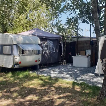 Cote Caravane Front De *